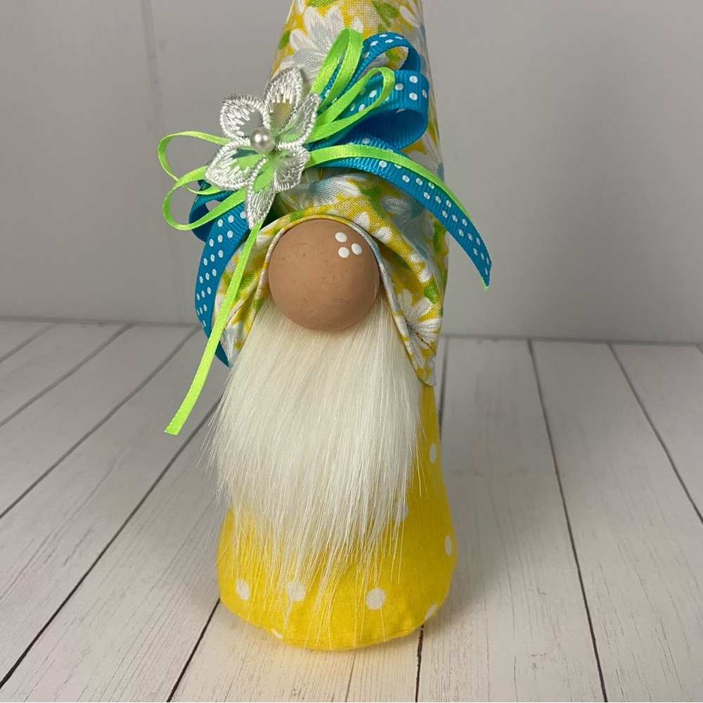 SOLD 🚫 Spring Summer Gnome Daisy Print Yellow Polka Dot Multicolor Bow - Picture 5 of 11